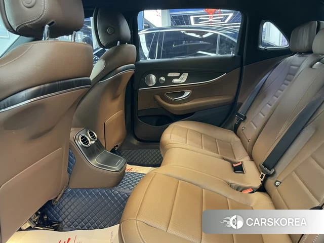 Mercedes-Benz E-Class 2021 Черный из Китая, фото 2