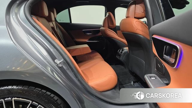 Mercedes-Benz C-Class W206 2023 Серебристо-серый из Кореи, фото 2