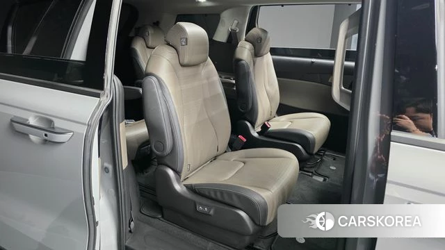 Kia The New Carnival 4th Generation 2025 Серебристо-серый из Кореи, фото 2