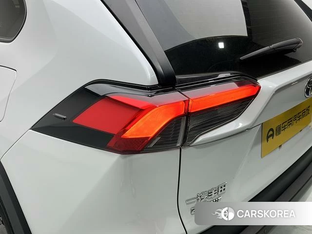 Toyota RAV4 2022 Белый из Китая, фото 2