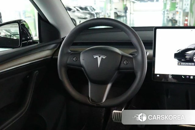 Tesla Model Y 2023 Черный из Кореи, фото 2