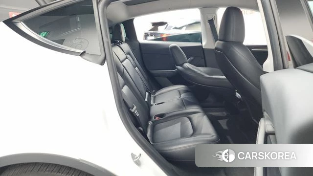 Tesla Model Y 2024 Белый из Кореи, фото 2