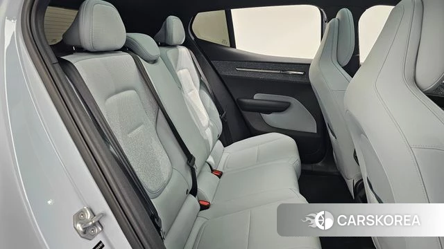 Volvo EX30 2025 Светло-серебряный цвет из Кореи, фото 2