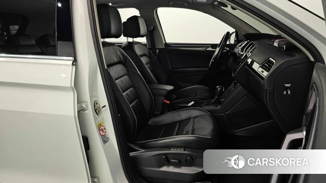Volkswagen Tiguan second Generation 2019 Белый из Кореи, фото 2