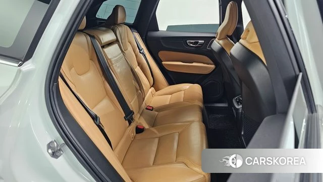Volvo XC60 second Generation 2019 Белый из Кореи, фото 2