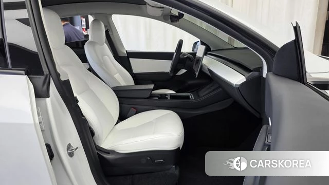 Tesla Model Y 2022 Белый из Кореи, фото 2