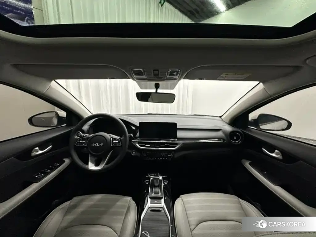 Kia K3 2023 Белый из Китая, фото 2