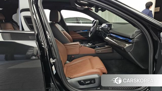 BMW i5 (G60) 2024 Черный из Кореи, фото 2