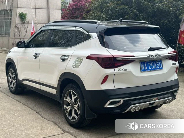 Kia KX3 2022 Белый из Китая, фото 2