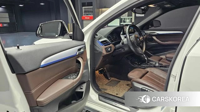 BMW X2 (F39) 2023 Белый из Кореи, фото 2