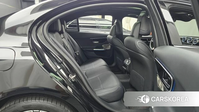 Mercedes-Benz C-Class W206 2024 Черный из Кореи, фото 2