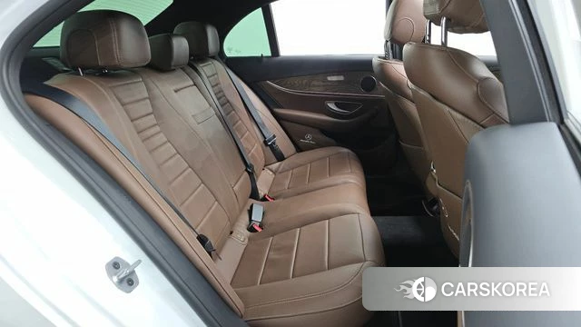 Mercedes-Benz E-Class W213 2022 Белый из Кореи, фото 2