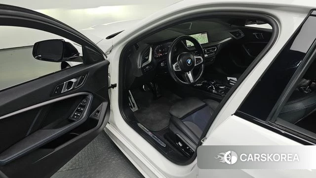 BMW 1 Series (F40) 2023 Белый из Кореи, фото 2