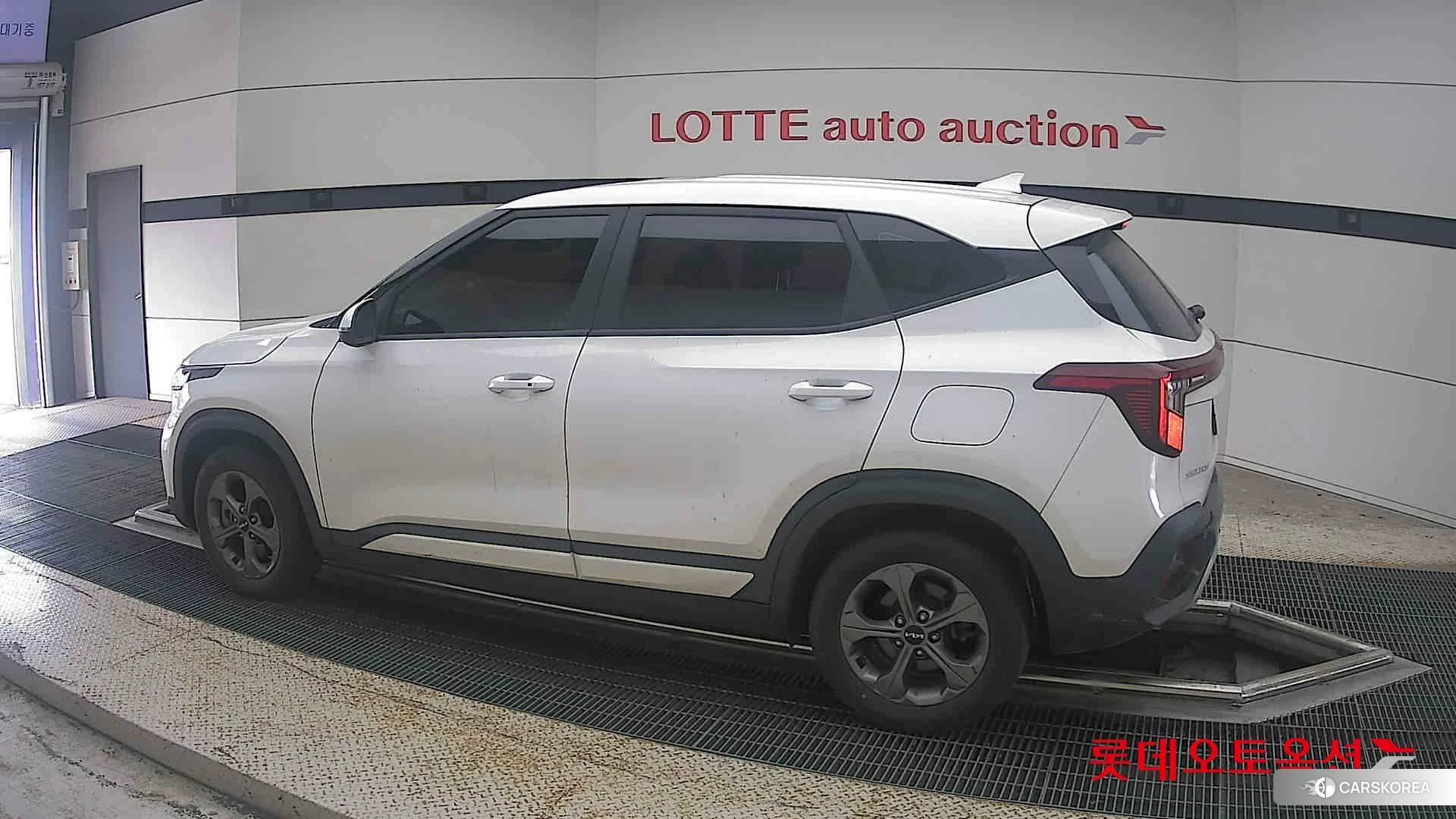Kia Seltos 2023 Snow White Pearl (optional) из Кореи, фото 2
