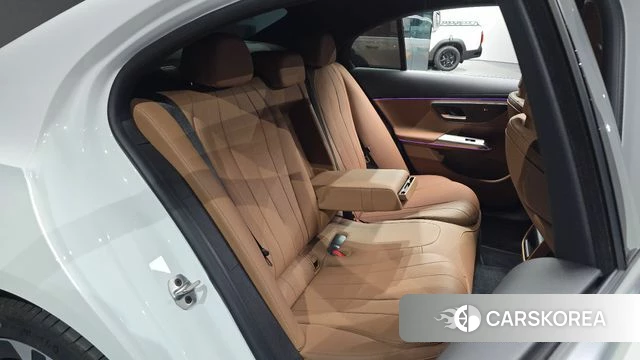 Mercedes-Benz E-Class W214 2024 Белый из Кореи, фото 2