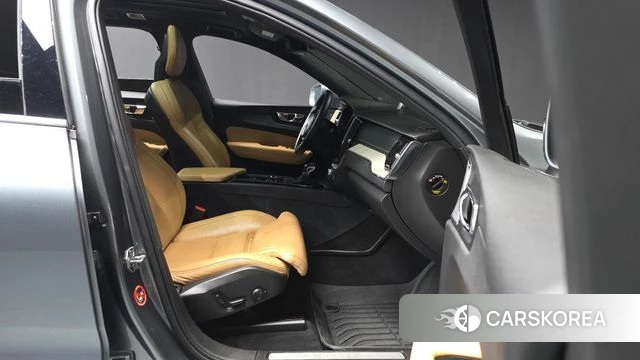 Volvo XC60 second Generation 2018 Серый из Кореи, фото 2