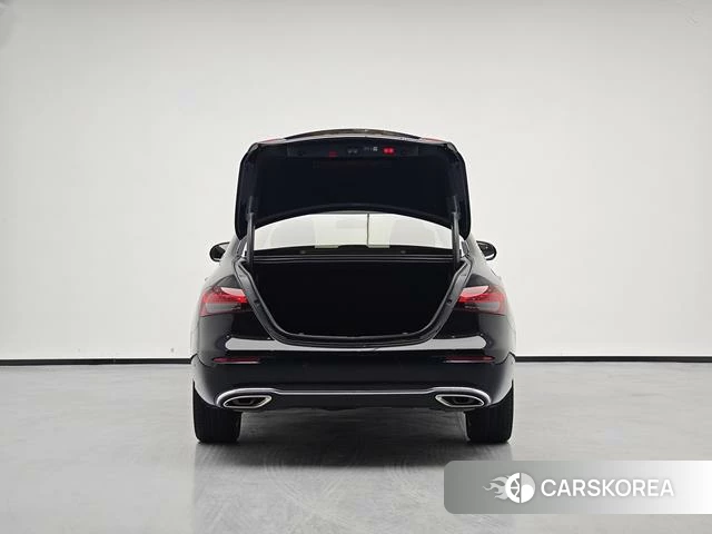 Mercedes-Benz E-Class 2023 Черный из Китая, фото 2