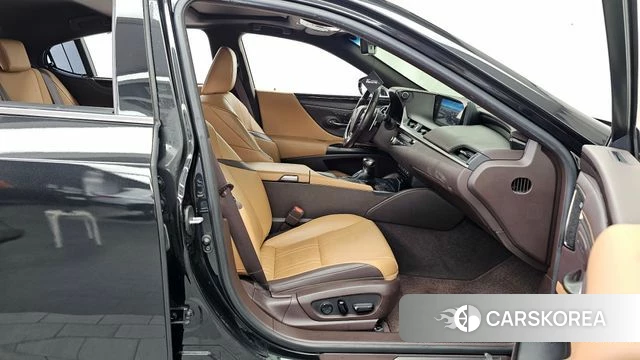 Lexus ES300h 7th generation 2020 Черный из Кореи, фото 2