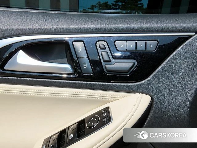 Infiniti Q30 2019 Серебристо-серый из Кореи, фото 2