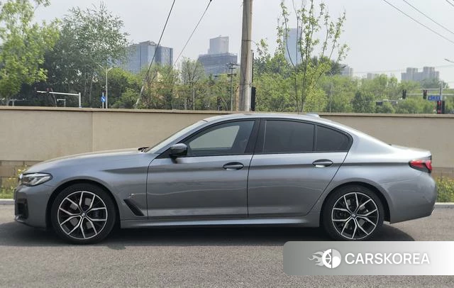 BMW 5 series 2021 Темно-серый из Китая, фото 2