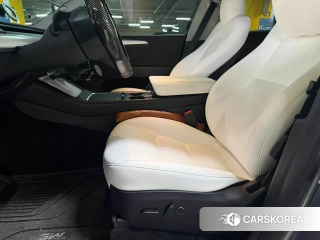 Tesla Model Y 2024 Серебряный из Кореи, фото 2