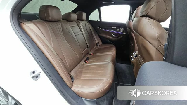 Mercedes-Benz E-Class W213 2021 Белый из Кореи, фото 2