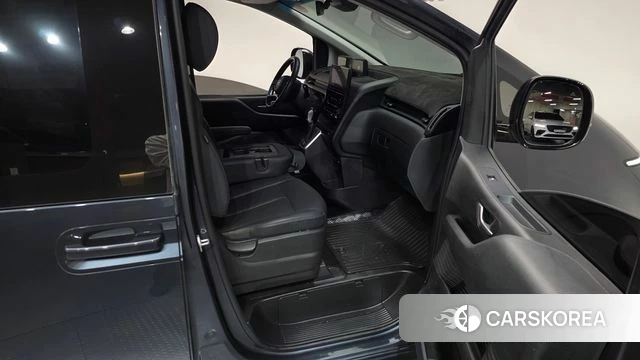 Hyundai Staria 2023 Серый из Кореи, фото 2