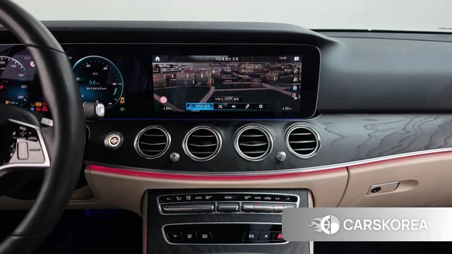 Mercedes-Benz E-Class W213 2023 Белый из Кореи, фото 2