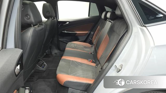 Volkswagen ID.5 2024 Серебристо-серый из Кореи, фото 2