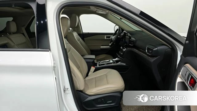 Ford Explorer 6th Generation 2021 Белый из Кореи, фото 2