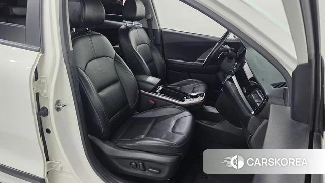 Kia Niro Plus 2022 Белый из Кореи, фото 2