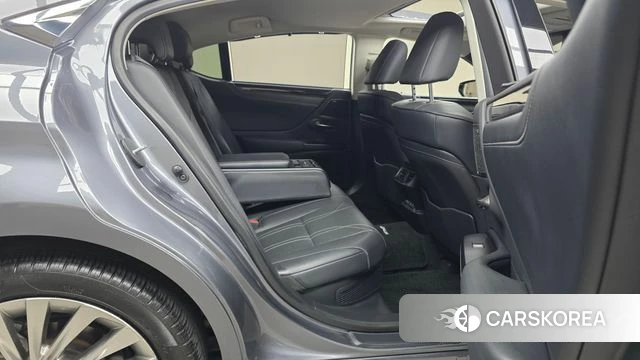 Lexus ES300h 7th generation 2020 Серый из Кореи, фото 2