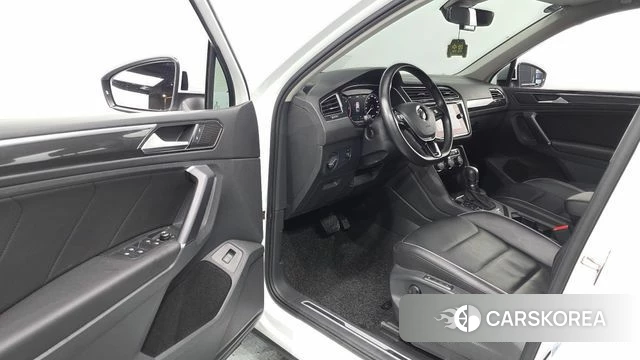 Volkswagen Tiguan second Generation 2018 Белый из Кореи, фото 2