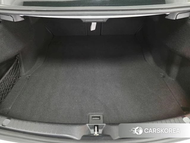 Mercedes-Benz C-Class W205 2023 Белый из Кореи, фото 2