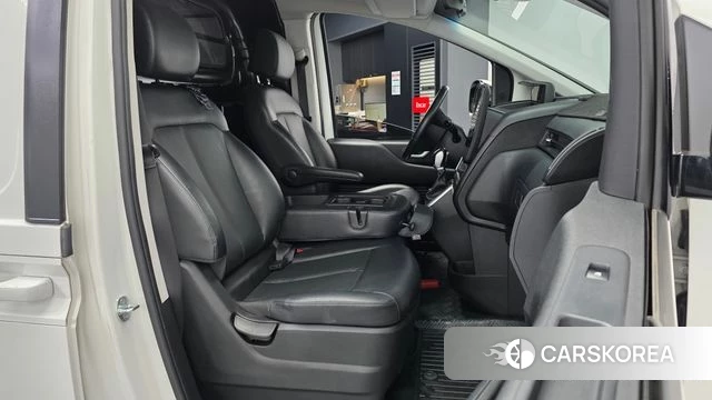 Hyundai Staria 2022 Белый из Кореи, фото 2