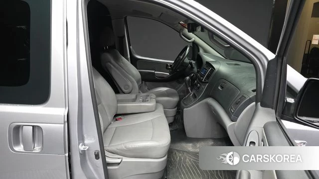 Hyundai The New Grand Starex 2021 Серебристо-серый из Кореи, фото 2