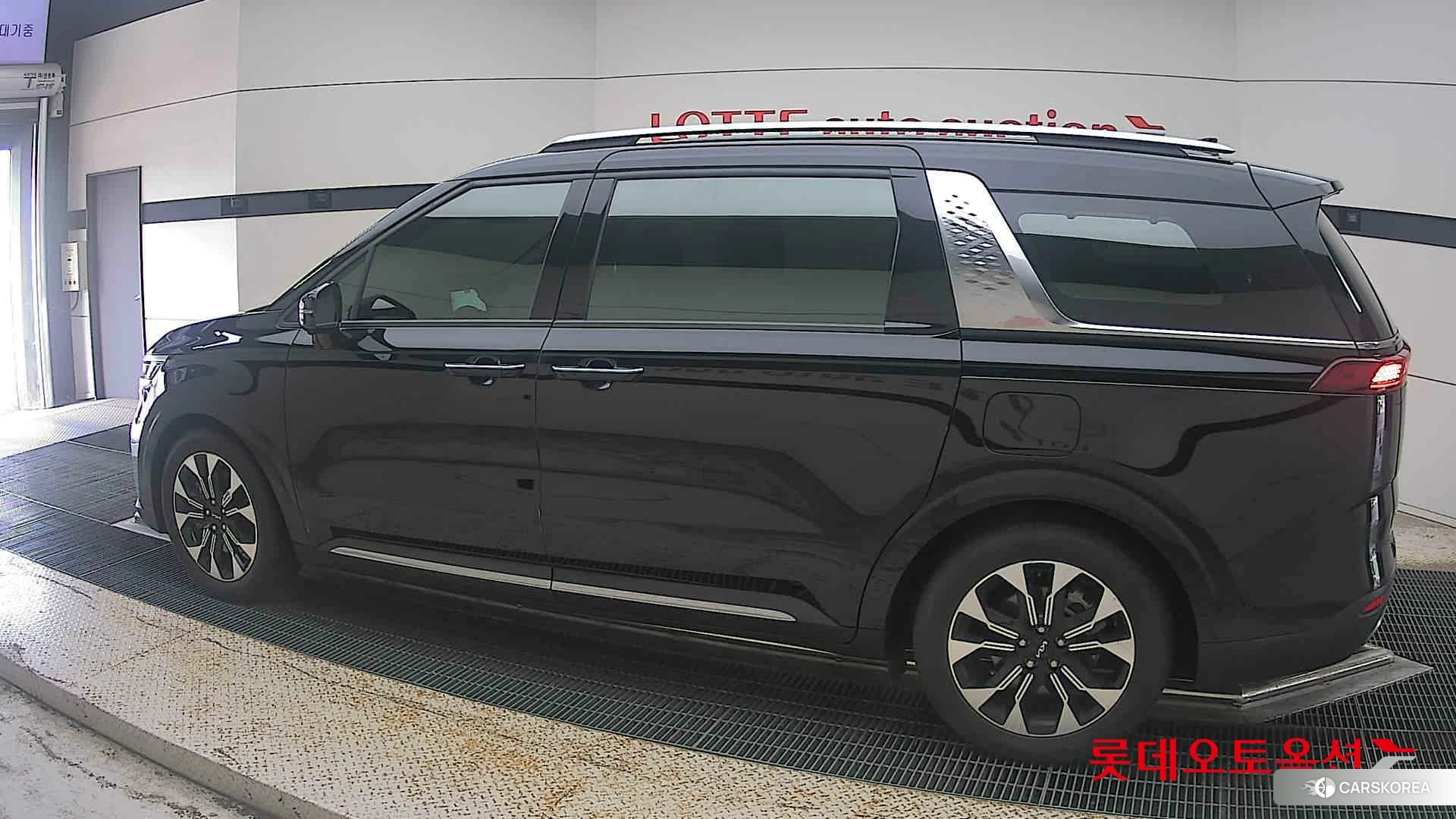 Kia Carnival Limousine 2023 Черный из Кореи, фото 2