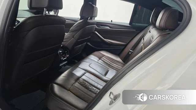 BMW 5 Series (G30) 2018 Белый из Кореи, фото 2