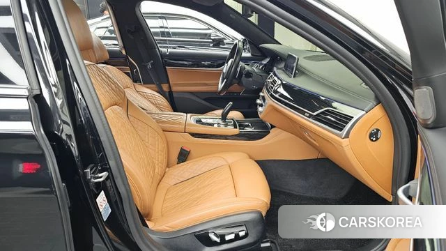 BMW 7 Series (G11) 2021 Черный из Кореи, фото 2