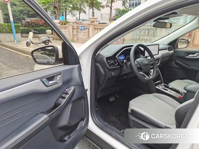 Ford Escape 2023 Белый из Китая, фото 2