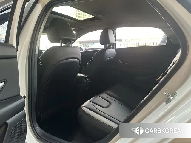 Hyundai Elantra 2023 Белый из Китая, фото 2