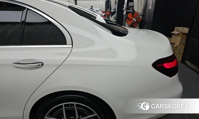 Mercedes-Benz E-Class W213 2023 Белый из Кореи, фото 2