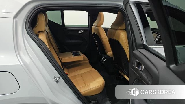 Volvo XC40 2021 Серебристо-серый из Кореи, фото 2