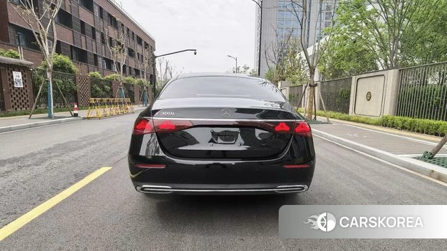 Mercedes-Benz E-Class 2025 Черный из Китая, фото 2