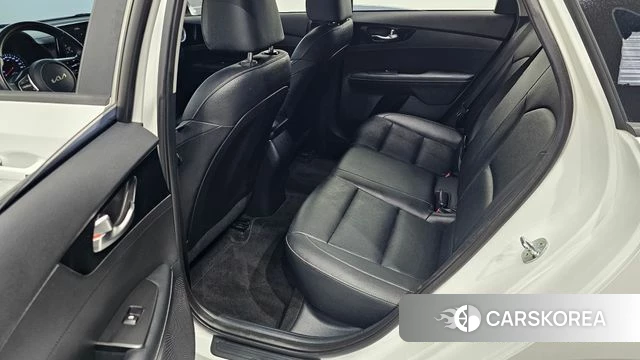 Kia The New K3 2nd generation 2023 Белый из Кореи, фото 2
