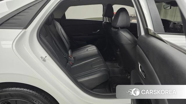 Hyundai Avante Hybrid (CN7) 2022 Белый из Кореи, фото 2
