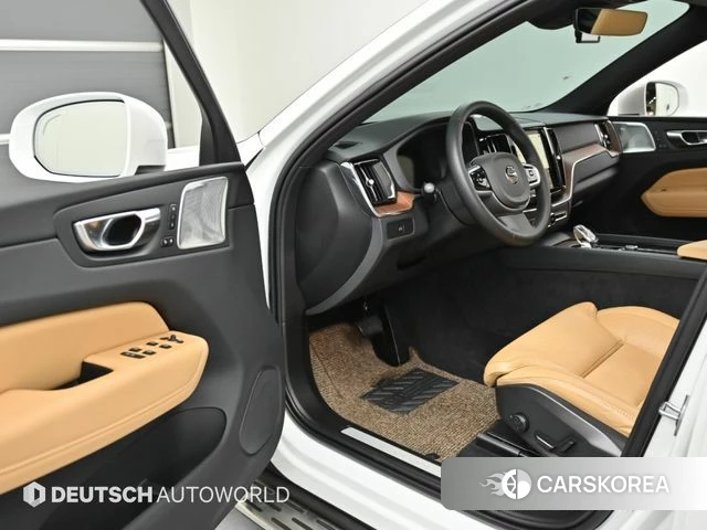 Volvo XC60 second Generation 2024 Белый из Кореи, фото 2