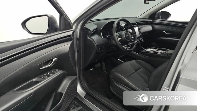 Hyundai Tucson (NX4) 2023 Серебристо-серый из Кореи, фото 2