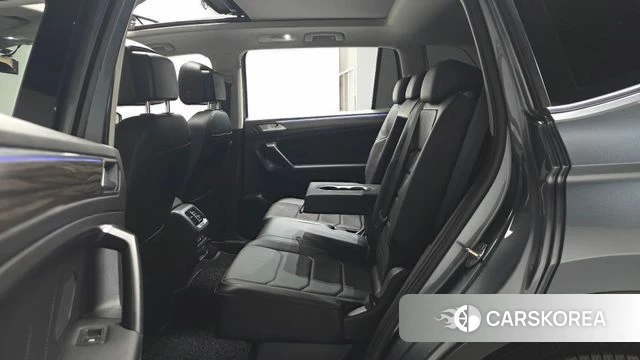 Volkswagen Tiguan Allspace 2023 Серый из Кореи, фото 2
