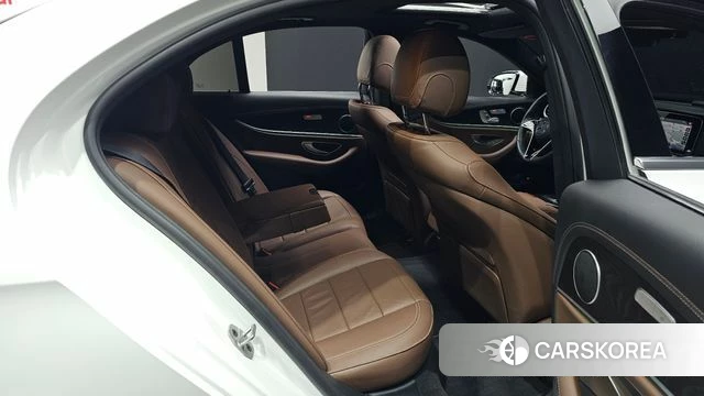 Mercedes-Benz E-Class W213 2023 Белый из Кореи, фото 2